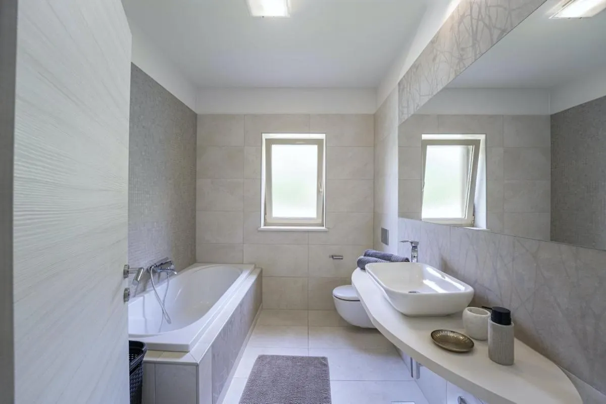 Villa Aria In Kraj Drage - Haus Fuer 6 Personen Nedescina